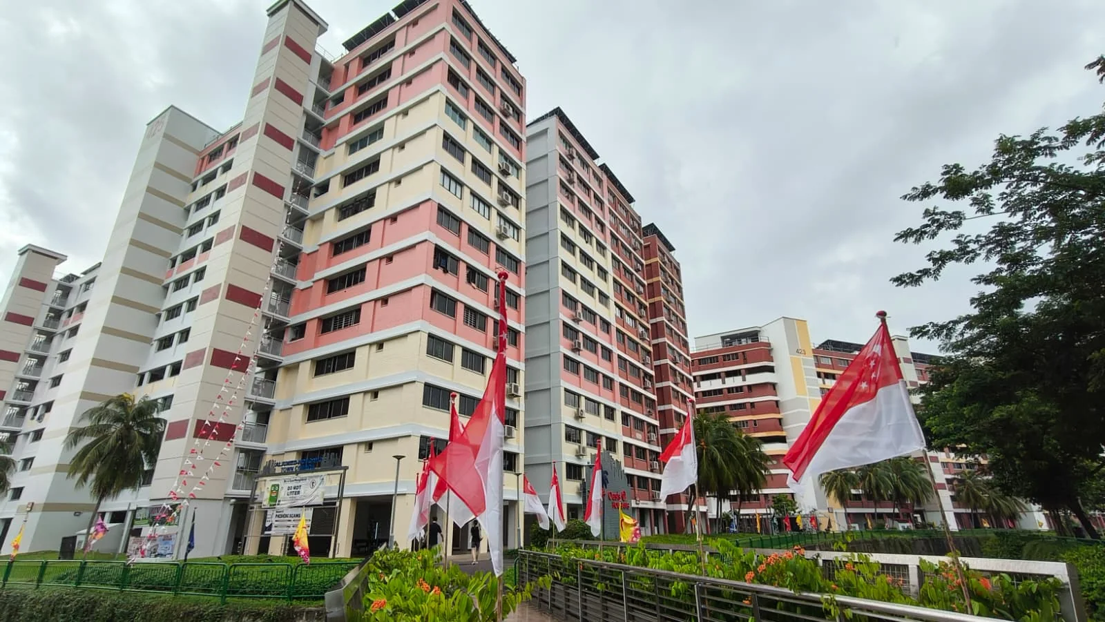 Mature HDB residential environment near Hougang Central